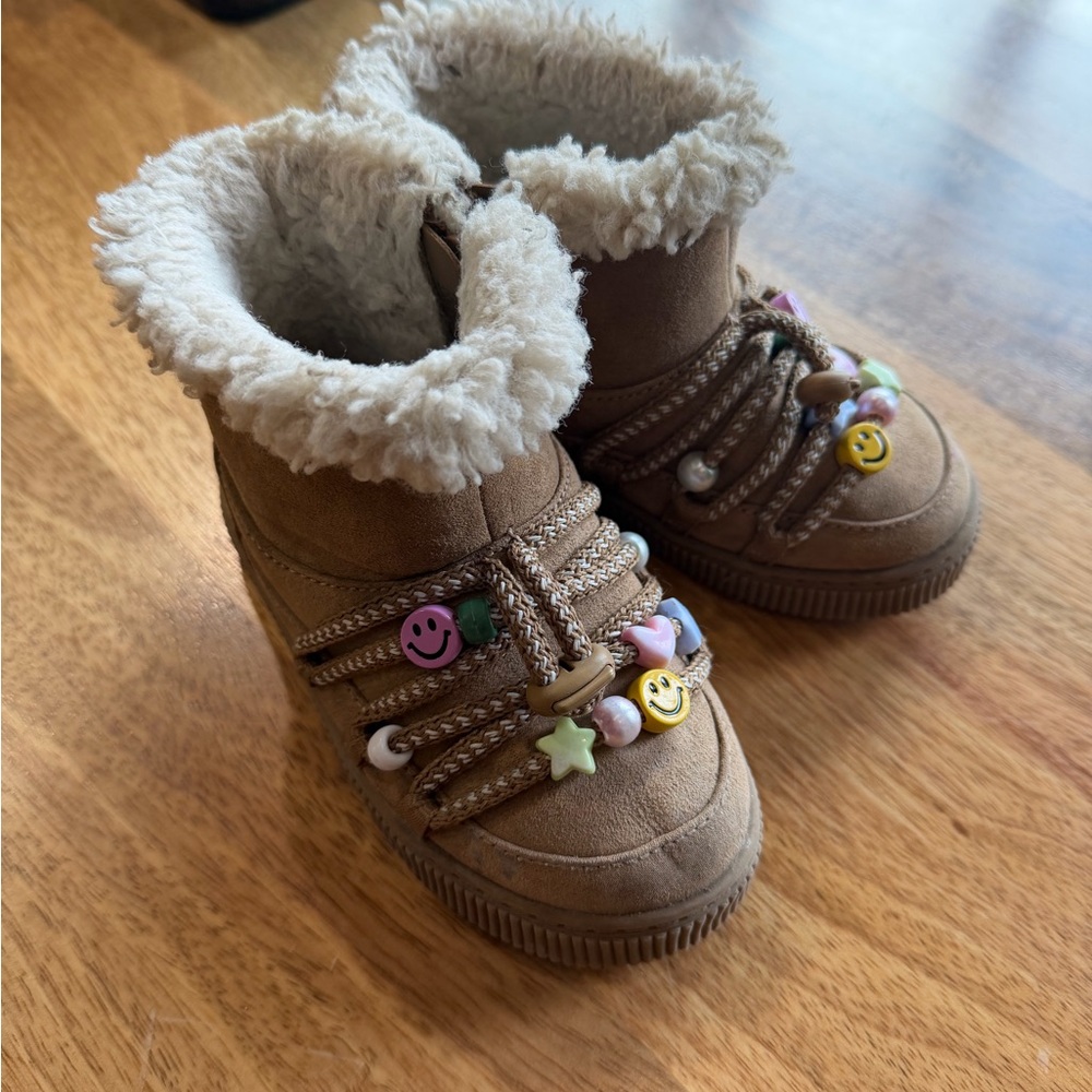 CAT & JACK Bead Sherpa Boots Snow Winter 7 Toddler Kids Shoes